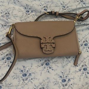 NWT McGraw Flat Wallet Cross-body